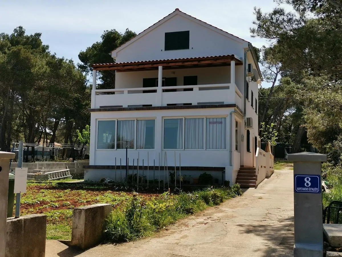 Apartment With Sea Viev - 20 M From Sea Ugljan