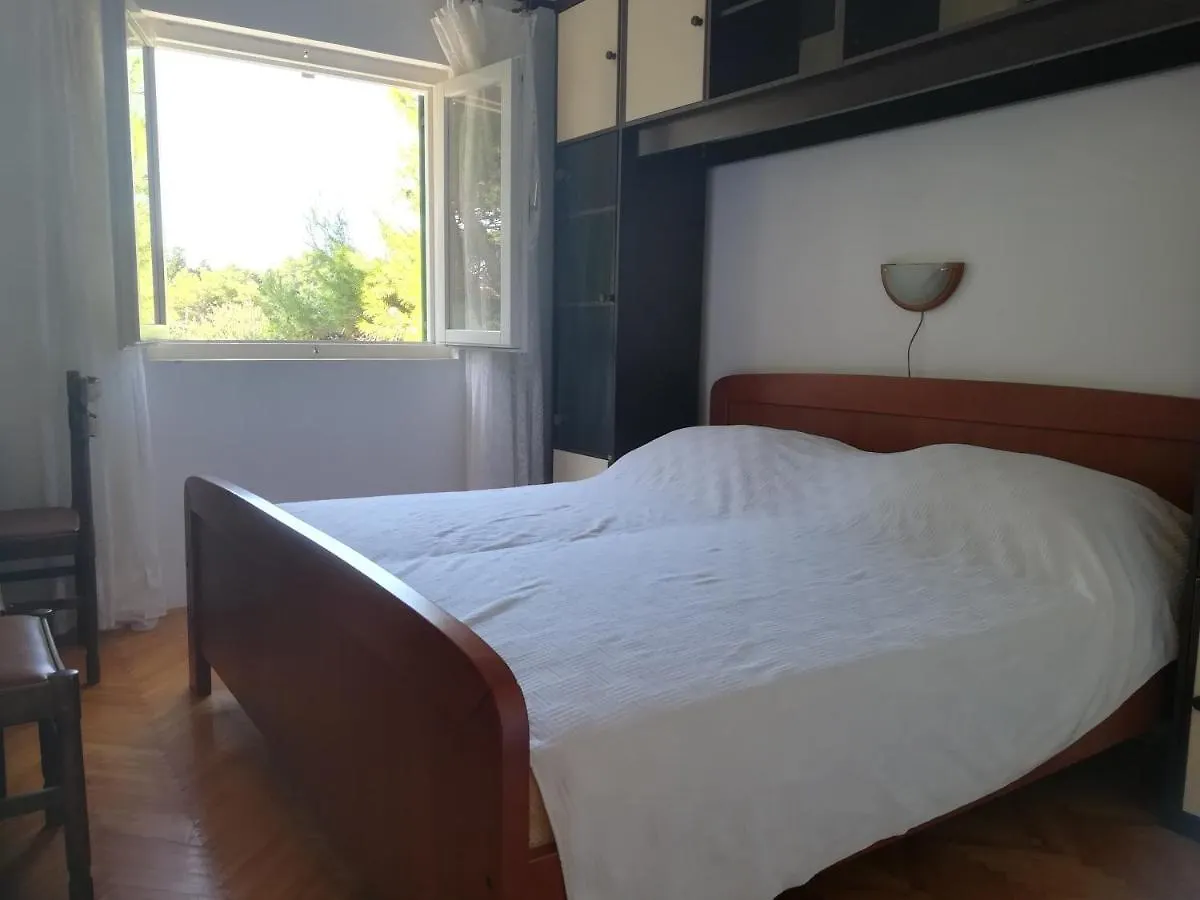Apartment With Sea Viev - 20 M From Sea Ugljan